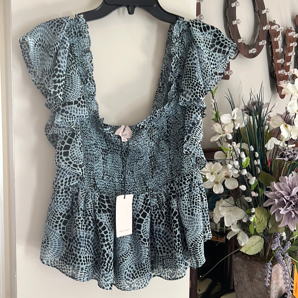 HOST PICK 🍾🌸🍾 New Cinq a Sept midriff top size medium